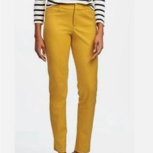 Size 4. Old Navy pixie. Mid rise, mustard/gold color pant.